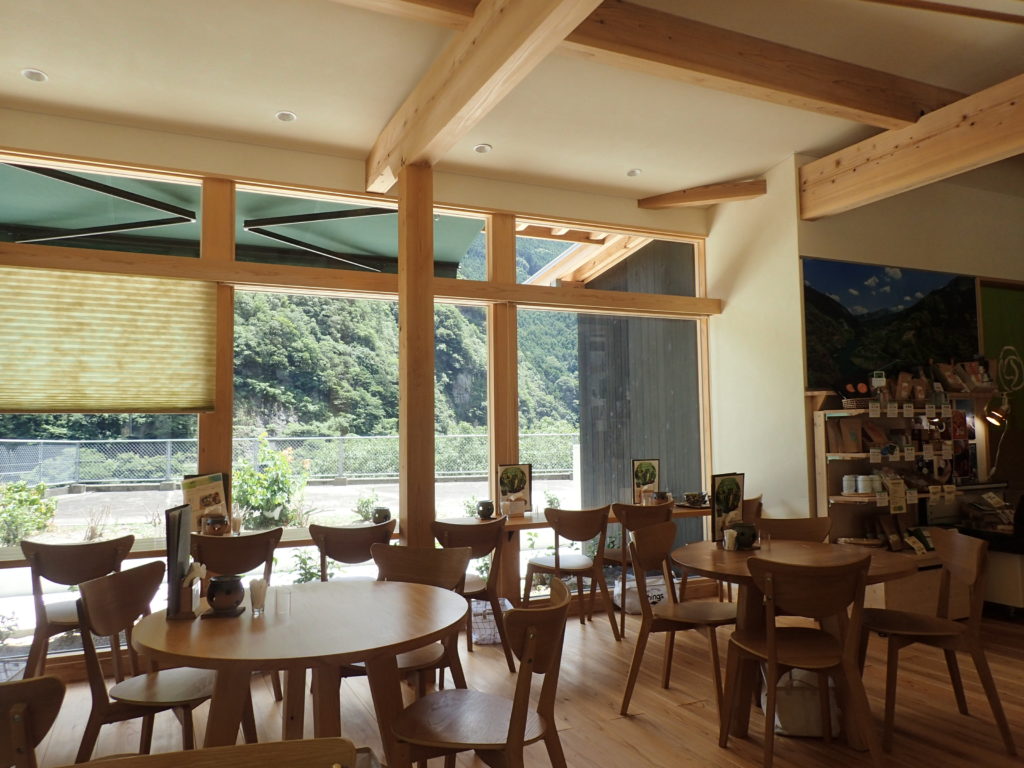 茶農家の店「あすなろ」店内